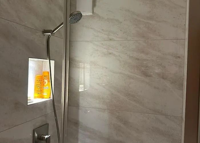 Newly Renovated In Wispile Near The Park 빌라 *