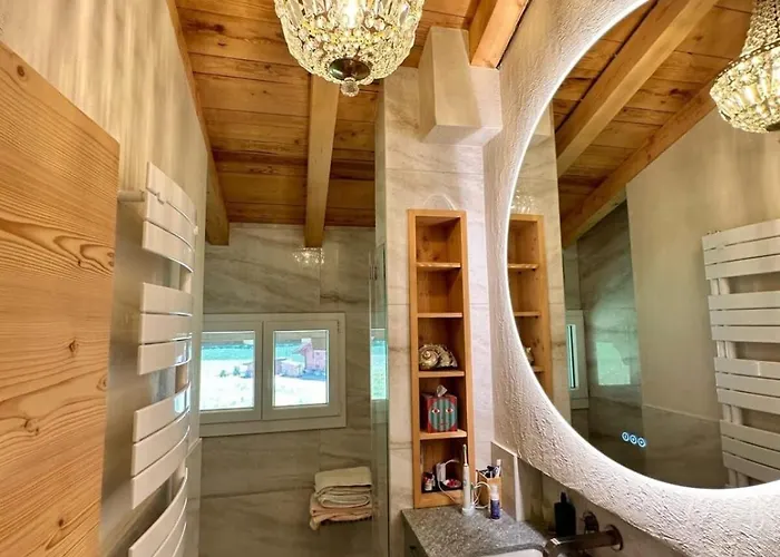 Newly Renovated In Wispile Near The Park 빌라