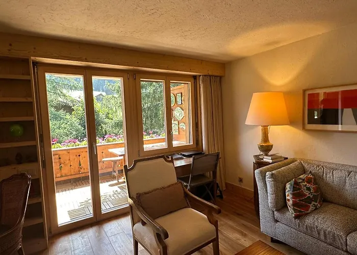 빌라 Newly Renovated In Wispile Near The Park 그슈타드