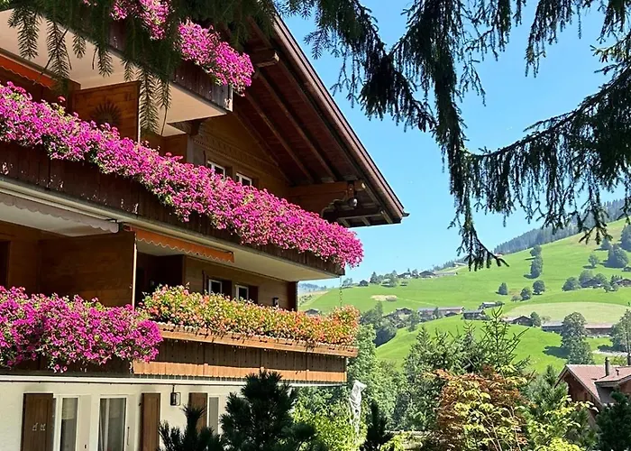 Newly Renovated In Wispile Near The Park 빌라